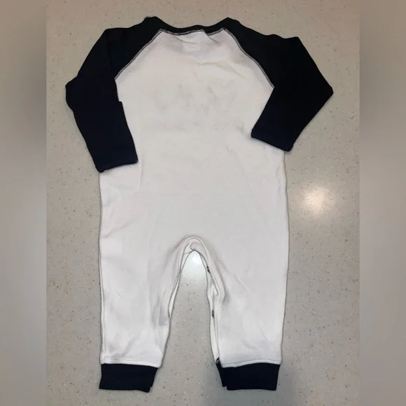 Love Beats Everything Baby Onesie - Black & White - NEW/NEVER WORN - Picture 2 of 3